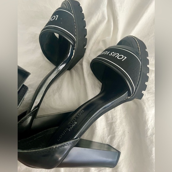 👑✅PRICE FIRM✅Fabulous Fashion Black Star Trail Sandal Heels - Picture 6 of 17
